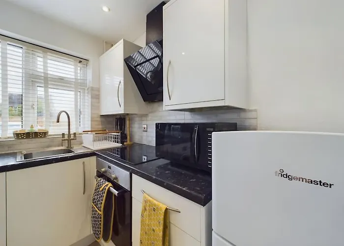 Fabulous Quiet Chelmsford Apartment - Free Parking