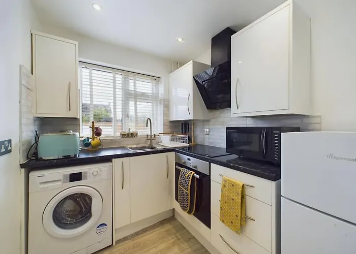 Fabulous Quiet Chelmsford Apartment - Free Parking