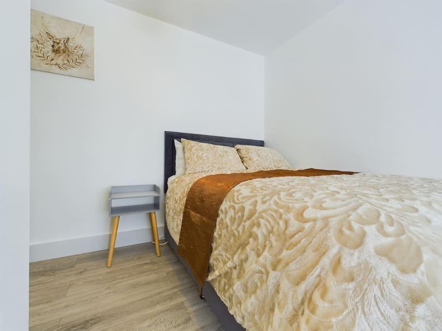 Fabulous Quiet - Free Parking Apartment *