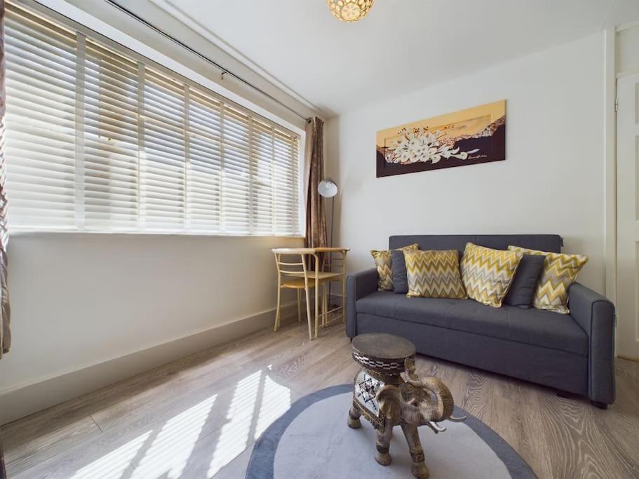 Fabulous Quiet - Free Parking Apartment Chelmsford