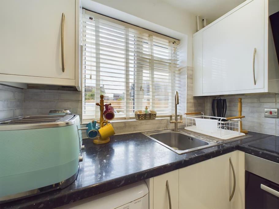 Fabulous Quiet - Free Parking Apartment